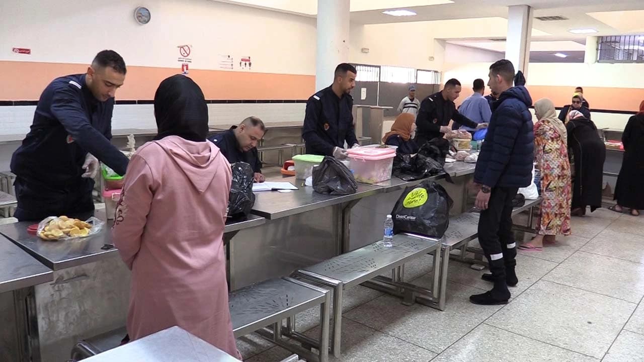 تمكين السجناء من استلام قفة المؤونة من ذويهم بمناسبة عيد الأضحى
