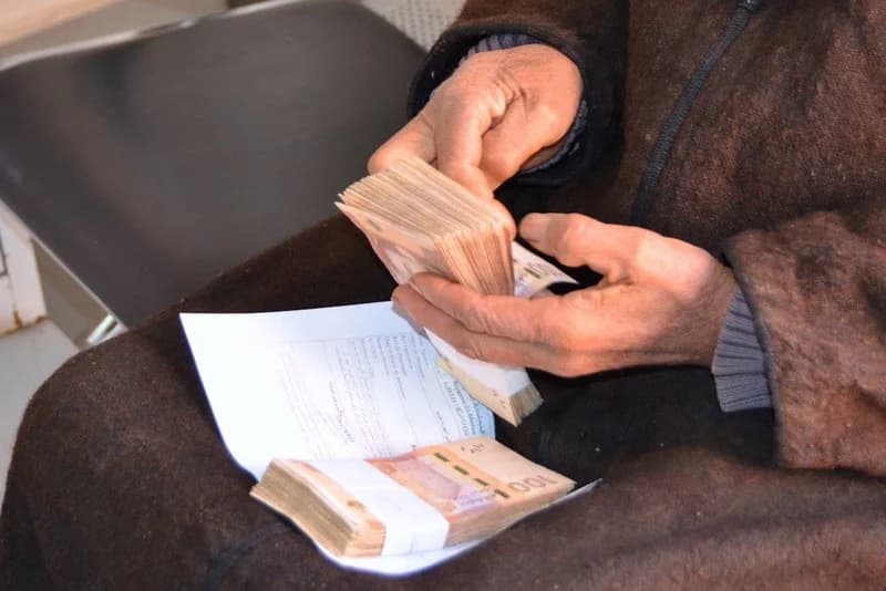 العيد والسفر يرفعان الاستهلاك والاقتراض واستعمال "الكاش" بين المغاربة