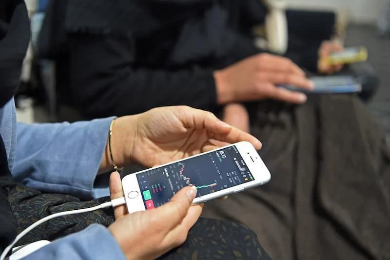 خبير يحذر من الاحتيال بالتداول الرقمي