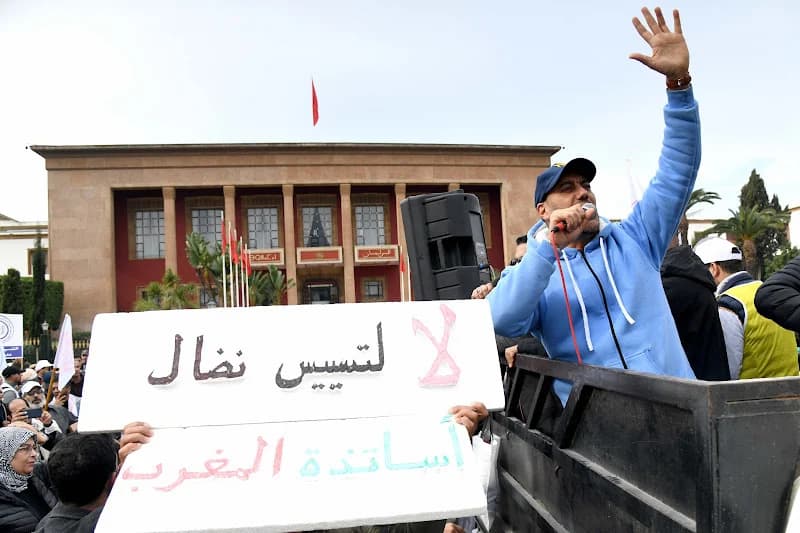تداعيات ملف "الأساتذة الموقوفين" تهدد انطلاقة الموسم الدراسي المقبل