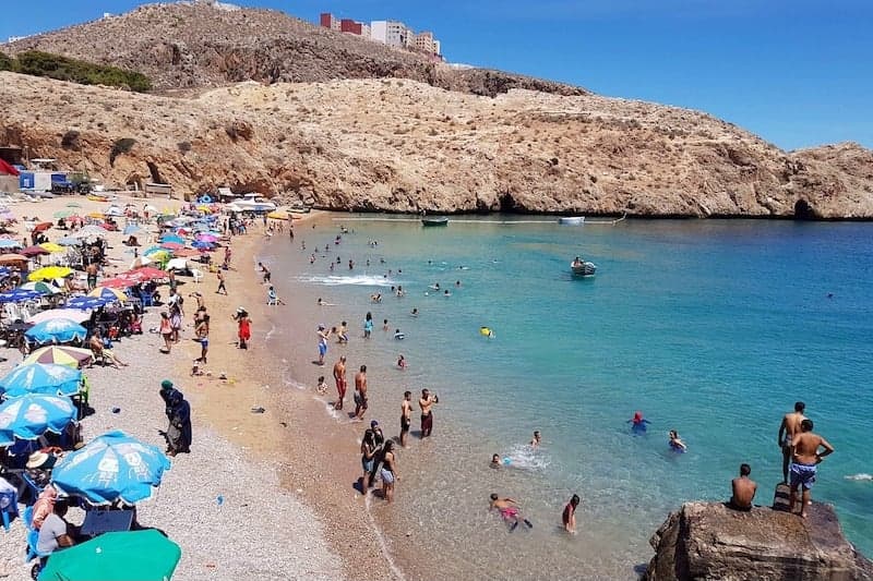 تصنيف 11 شاطئاً بالشمال "غير صالح للسباحة" يسائل الوضع البيئي بالجهة