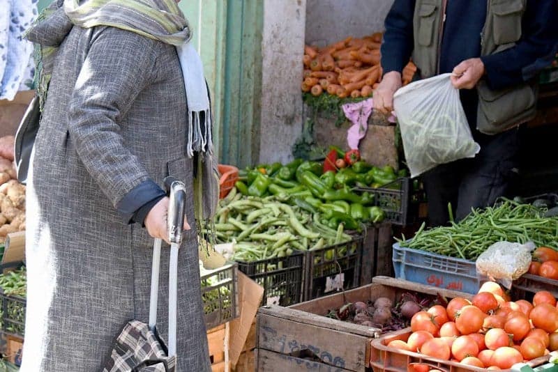 عودة الأكياس البلاستيكية تسائل نجاعة التدابير والبدائل في الأسواق المغربية