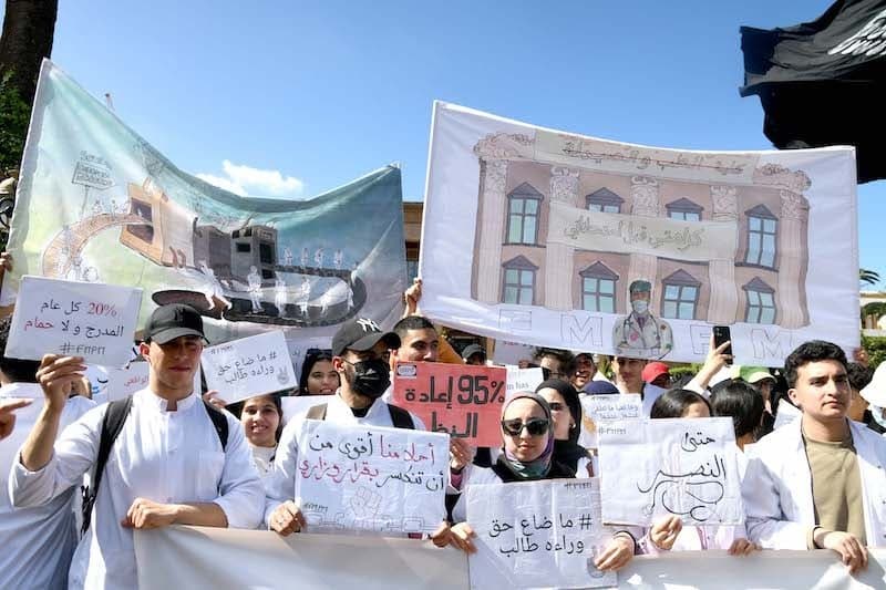 « أطباء الغد » يقررون مقاطعة الامتحانات الفصلية ويتدارسون البرامج الاحتجاجية