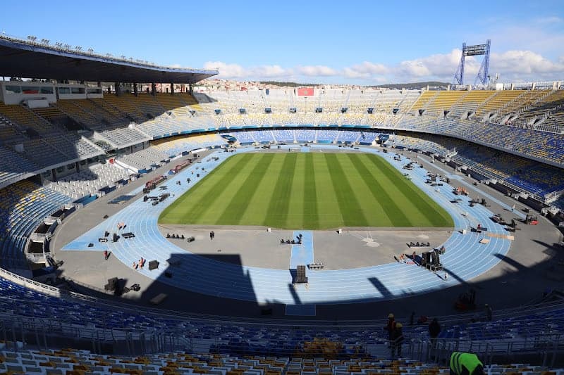 تفاصيل فوز شركات مغربية بصفقات بناء وتأهيل ملاعب "الكان" والمونديال