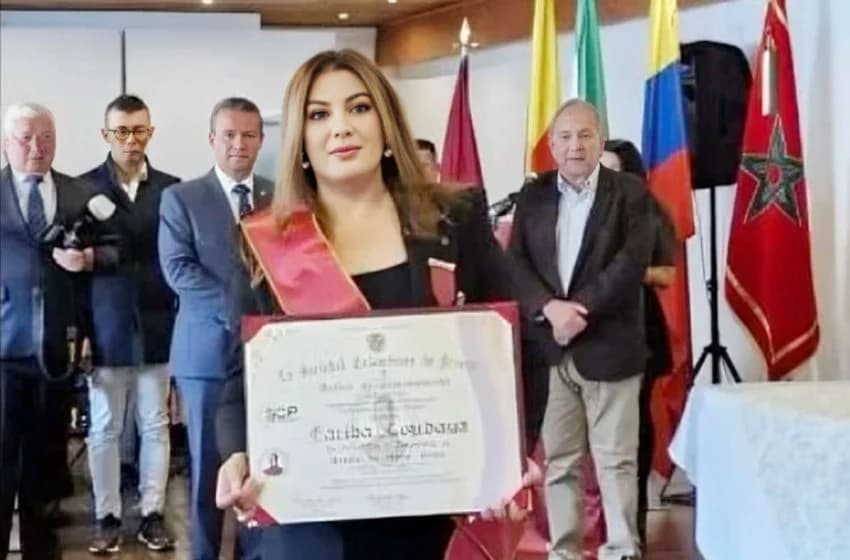 تكريم سفيرة المغرب ببوغوتا من قبل الجمعية الكولومبية للصحافة والإعلام