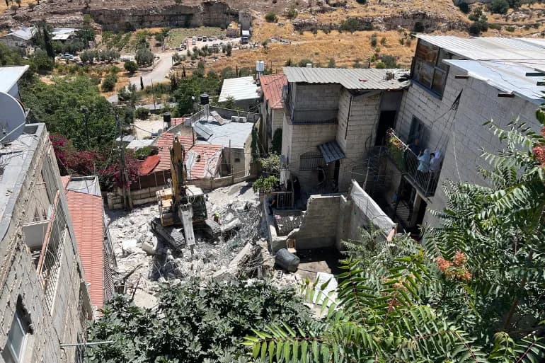 الاحتلال يهدم منزلا فلسطينيا بالقدس