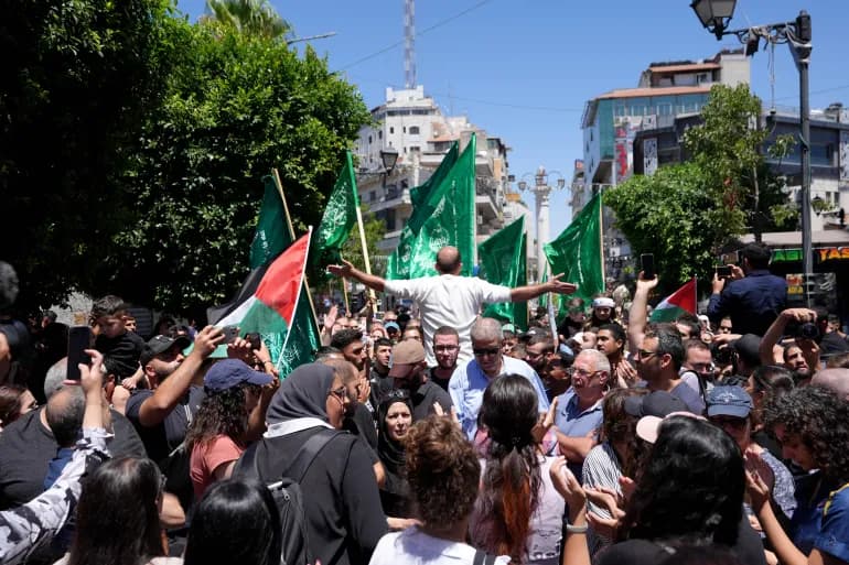 « المقاومة لن تكسر ».. مسيرات غضب بالضفة تنديدا باغتيال هنية