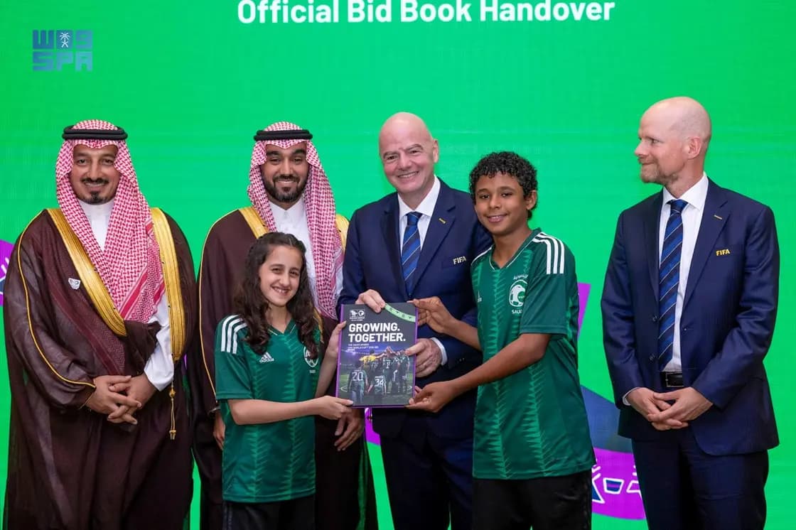السعودية تسلم رسميًا ملف ترشحها لاستضافة كأس العالم 2034 في باريس