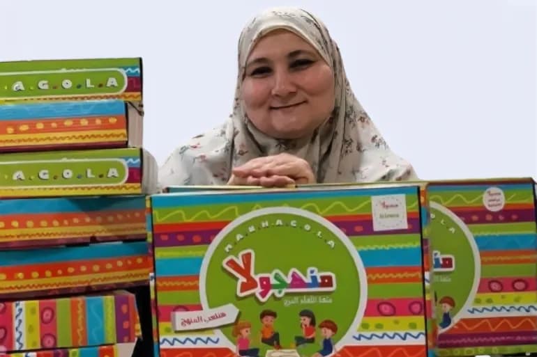 ابتكرتها مهندسة مصرية.. « منهجولا » لعبة تعليمية بـ3 لغات شعارها « هنلعب المنهج »