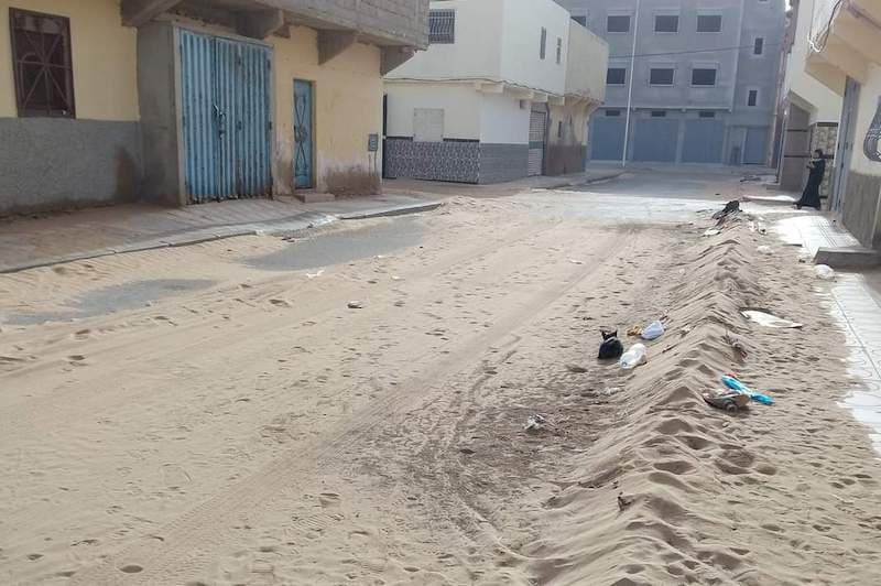 الكثبان الرملية تجتاح أحياء بوجدور