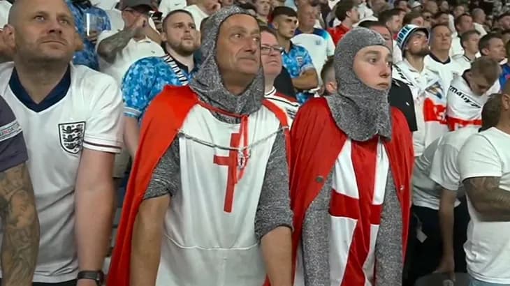 غضب تركي من ظهور مشجعين إنجليزيين « بزي الصليبيين » في نهائي يورو 2024