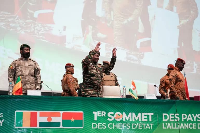 النيجر ومالي وبوركينا فاسو تعلن توحدها "كونفدراليا" وتبعد عن إيكواس