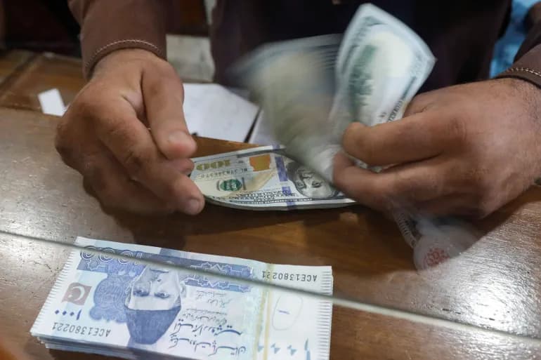 قبل السفر لقضاء العطلة الصيفية.. 5 نصائح لاستبدال العملات
