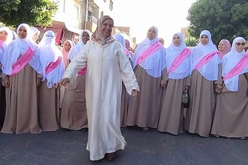 مسيرة نسائية تشجع حافظات القرآن