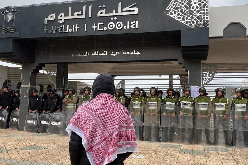 الكوفية الفلسطينية تسائل مساحة حرية الطلبة والأساتذة في الجامعة المغربية