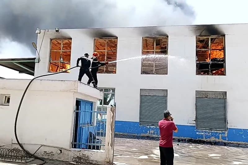 نيران تلتهم محتويات وحدة صناعية ببرشيد