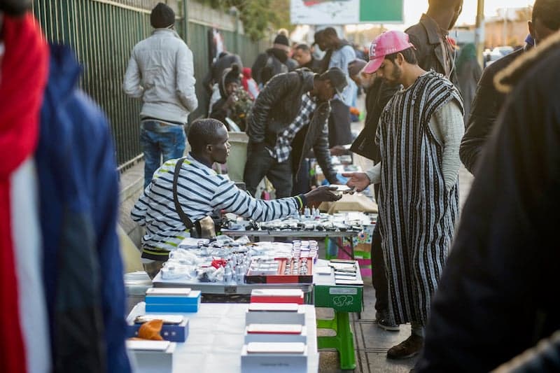 تقرير يرصد "ديناميات الهجرة" ويفسر تفضيل المغاربة أوروبا على أمريكا