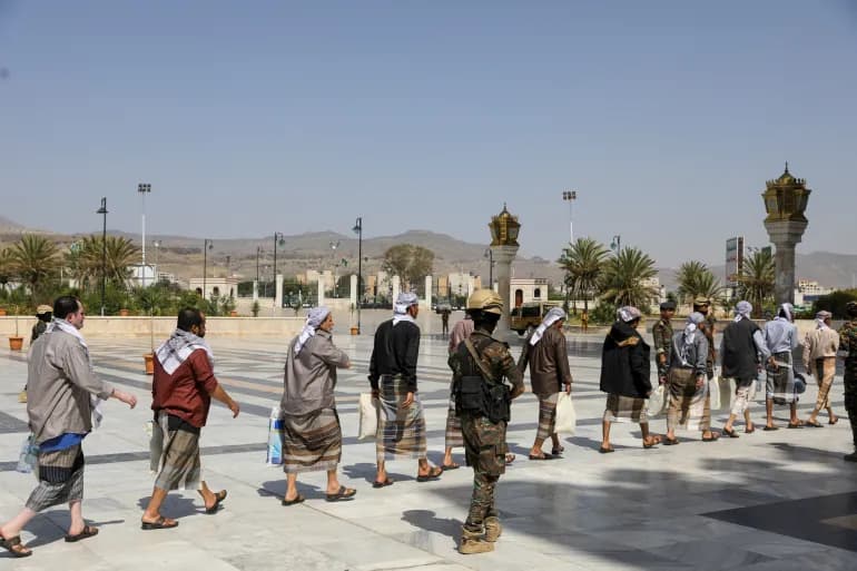 الحوثيون يعلنون الاتفاق على تبادل قوائم الأسرى مع الحكومة