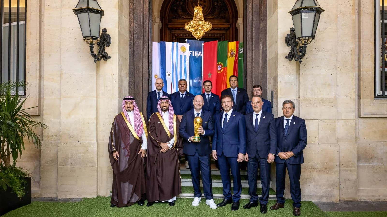 المغرب والبرتغال وإسبانيا يقدمون ملف ترشيحهم الرسمي لاستضافة كأس العالم 2030 إلى فيفا