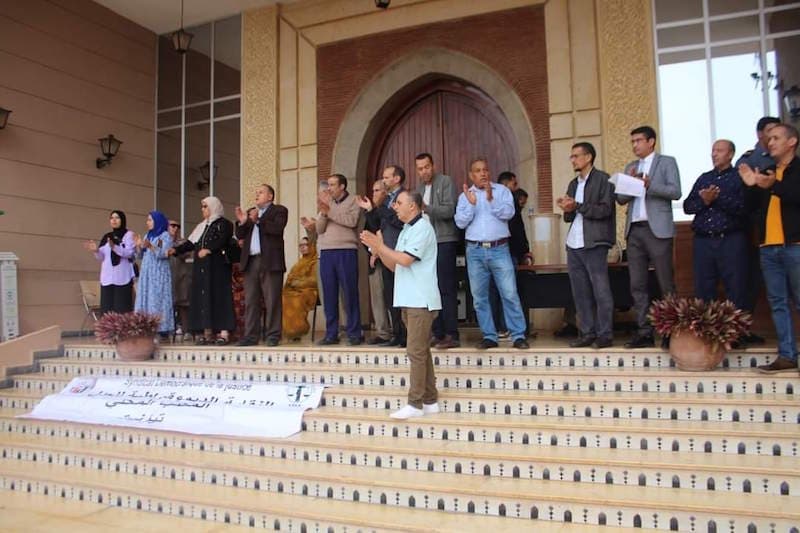 موظفو كتابة الضبط يحتجون بتزنيت