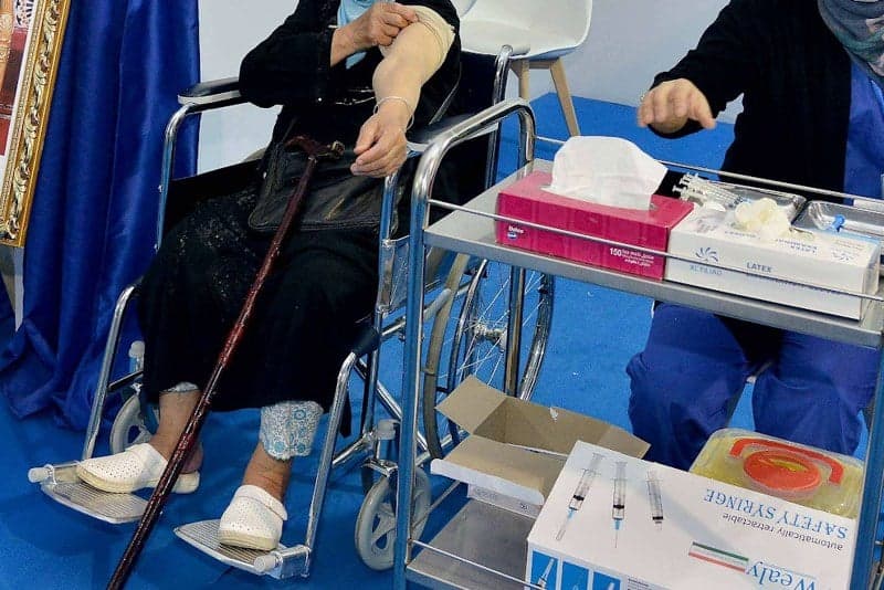 إلغاء تعويض "متضررة" من لقاح كورونا