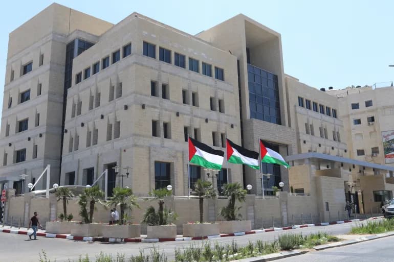 تراكم الشيكل الإسرائيلي في بنوك فلسطين ينذر بتداعيات خطيرة