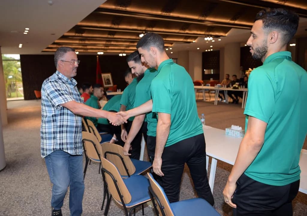 لقجع يستقبل بعثة المنتخب الوطني لكرة القدم داخل القاعة استعداداً لكأس العالم في أوزبكستان