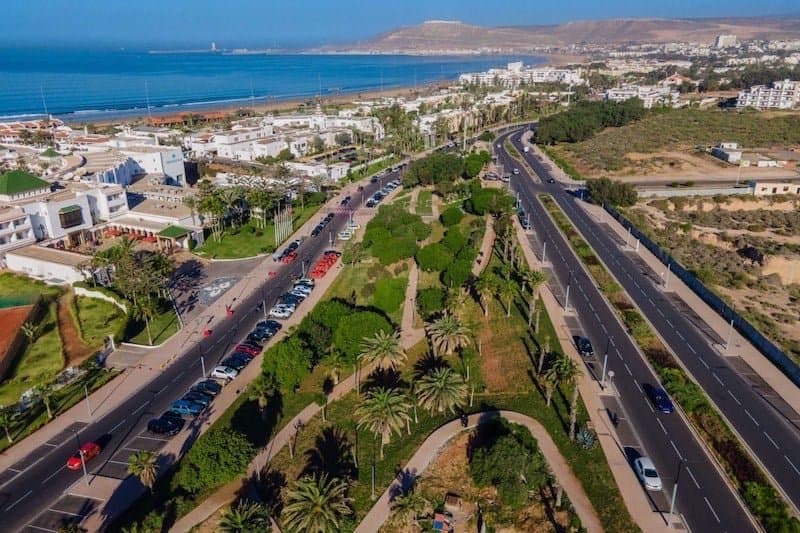 أكادير تجذب أعدادا مهمة من السياح.. والفضل يعود إلى « البرنامج الملكي »