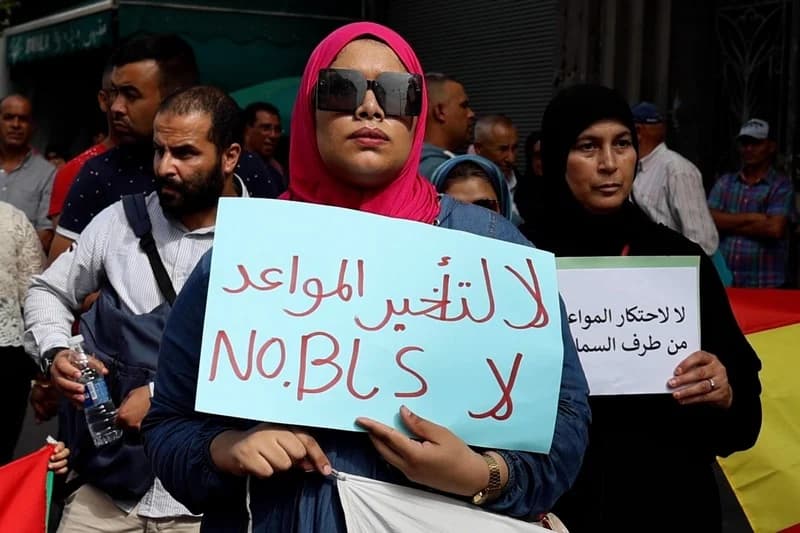« سمسرة مواعيد الفيزا » تدخل البرلمان وسط مطالب بتعزيز الحجز الإلكتروني