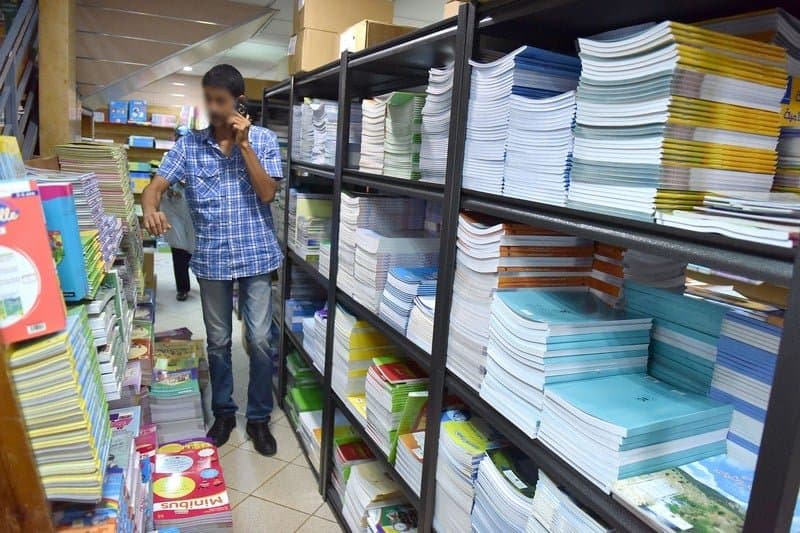 بيع المقررات الدراسية يشد الحبل بين « الكتبيين المغاربة » والمؤسسات الخاصة