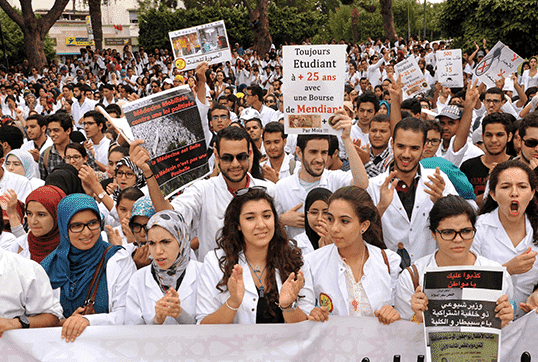 أولياء طلبة الطب يقاطعون الاجتماع مع نواب الأغلبية