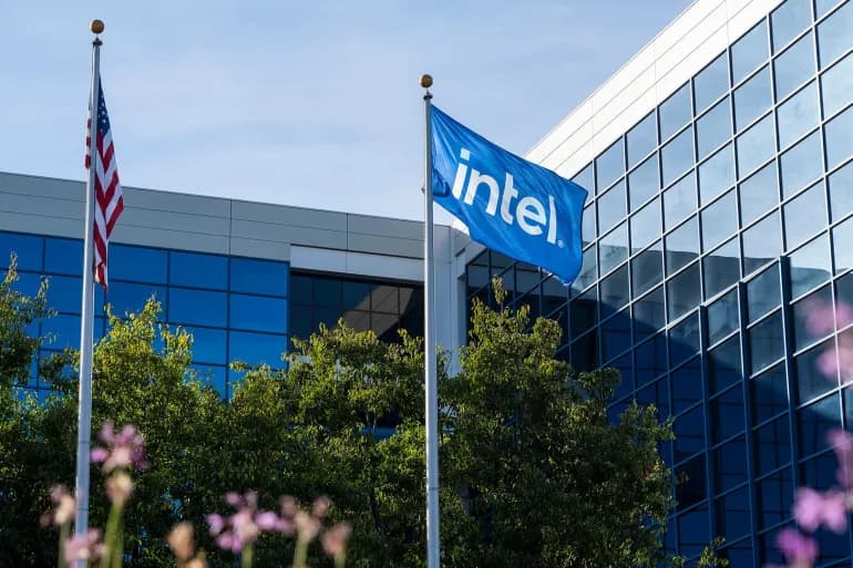 "إنتل" تعتزم تسريح 15% من موظفيها لخفض التكاليف