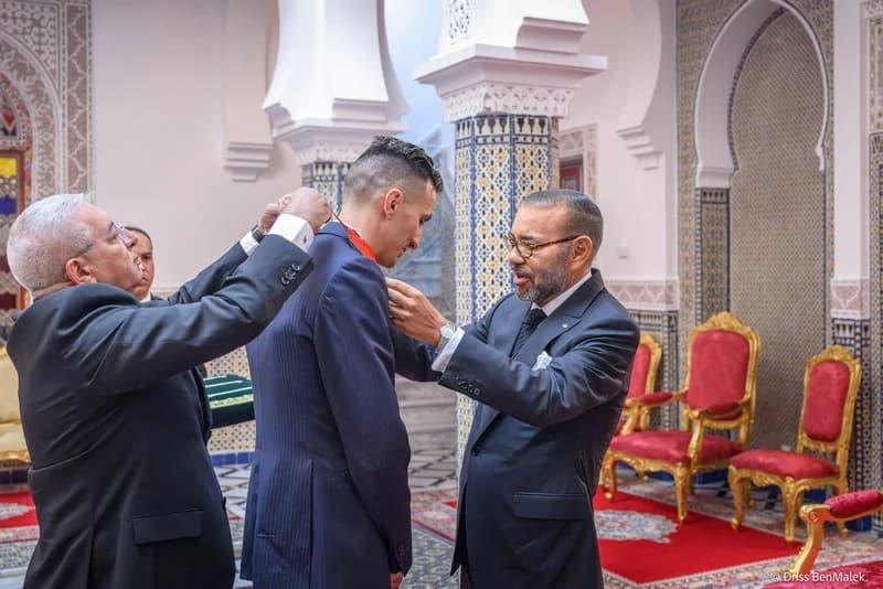 الملك محمد السادس يستقبل البقالي ويوشحه بوسام العرش من درجة قائد