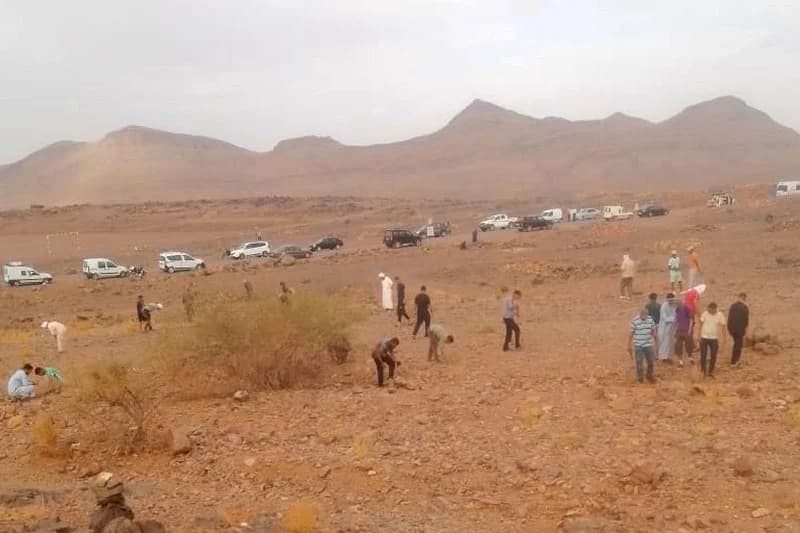 "نيزك الحوز" ينعش التنقيب بأيت ساون .. عشرات السيارات تحج إلى المنطقة