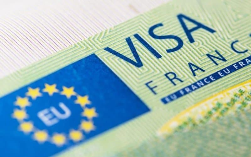 فرنسا تصدر تأشيرة « العمل الحر » الجديدة للإقامة لمدة سنة قابلة للتجديد