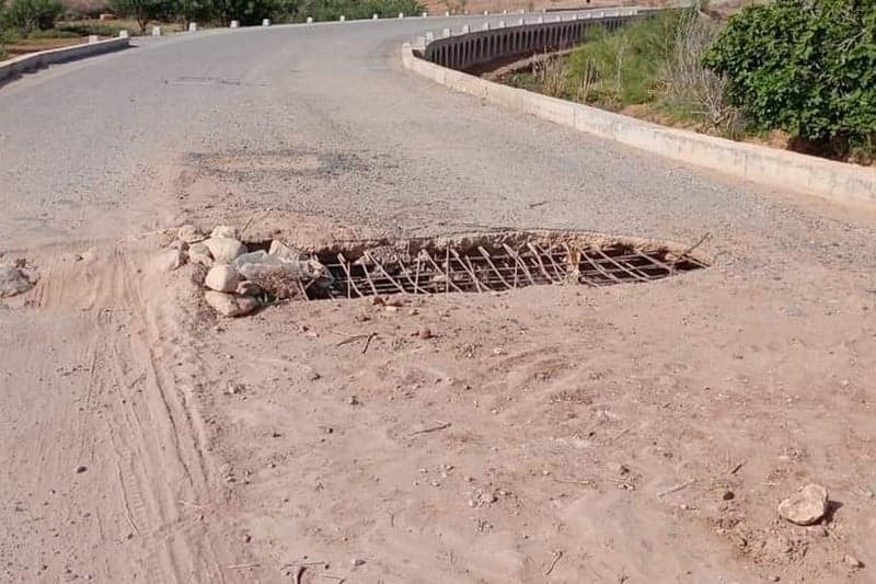 ‪تشققات تغلق قنطرة نواحي اشتوكة ‬