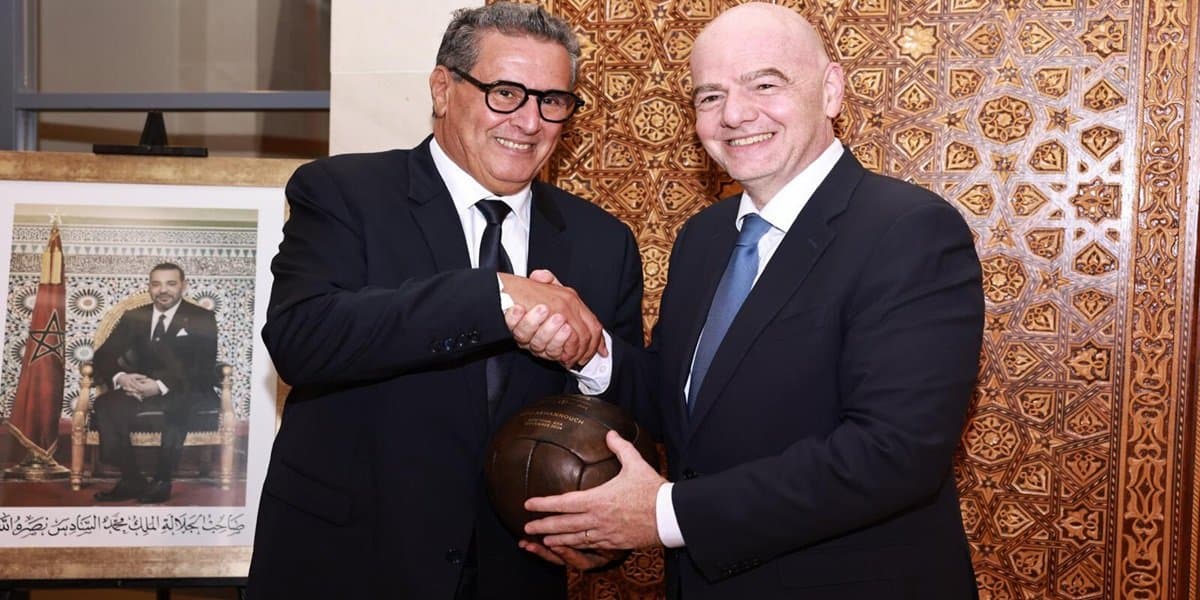أخنوش يناقش مع رئيس الفيفا استعدادات المغرب لاستضافة كأس العالم 2030