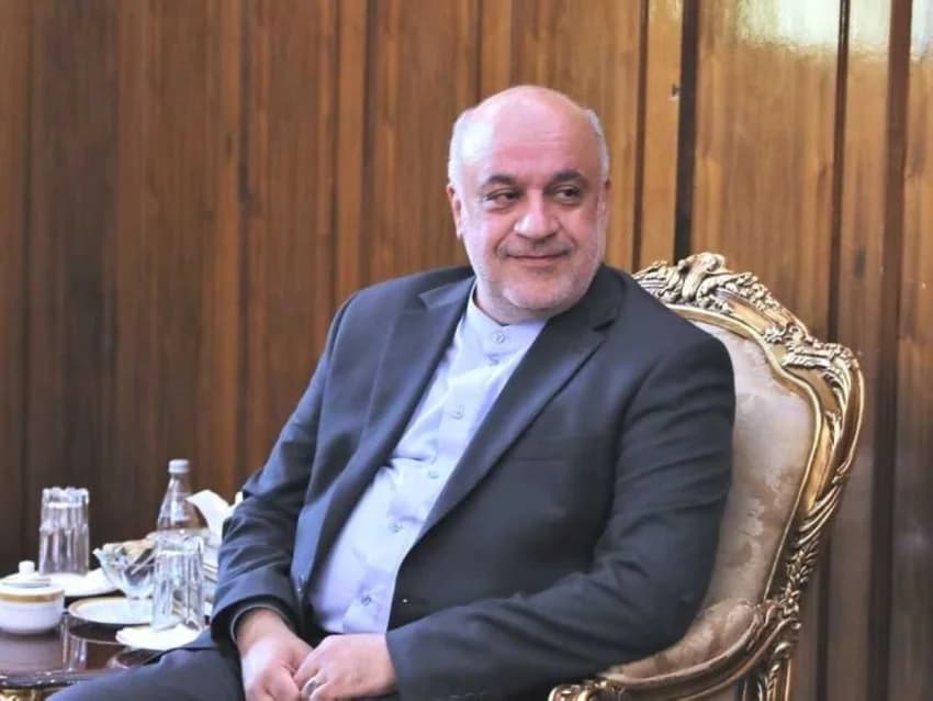 إصابة السفير الإيراني في انفجار أجهزة اتصال تابعة لحزب الله