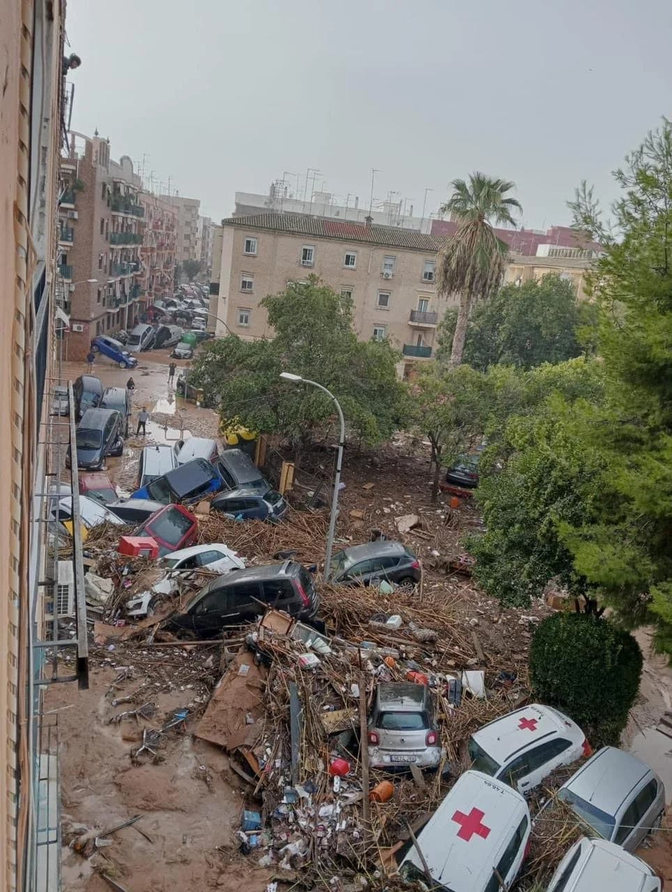 فيضانات إسبانيا: وفاة واحدة و25 مفقودًا بين أفراد الجالية المغربية