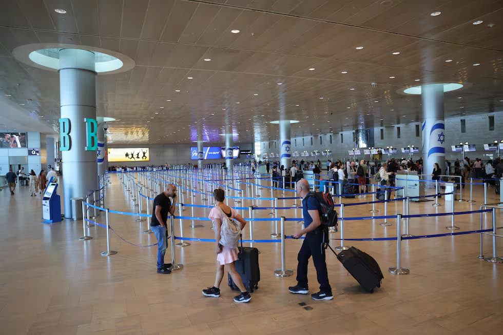 شركات طيران عالمية تعدل رحلاتها بسبب التصعيد الأمني في الشرق الأوسط