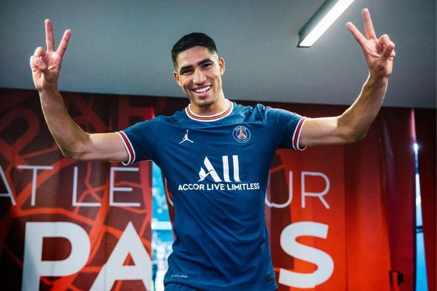 أشرف حكيمي يرفع راتبه إلى 12 مليون يورو سنويًا بعد تجديد عقده