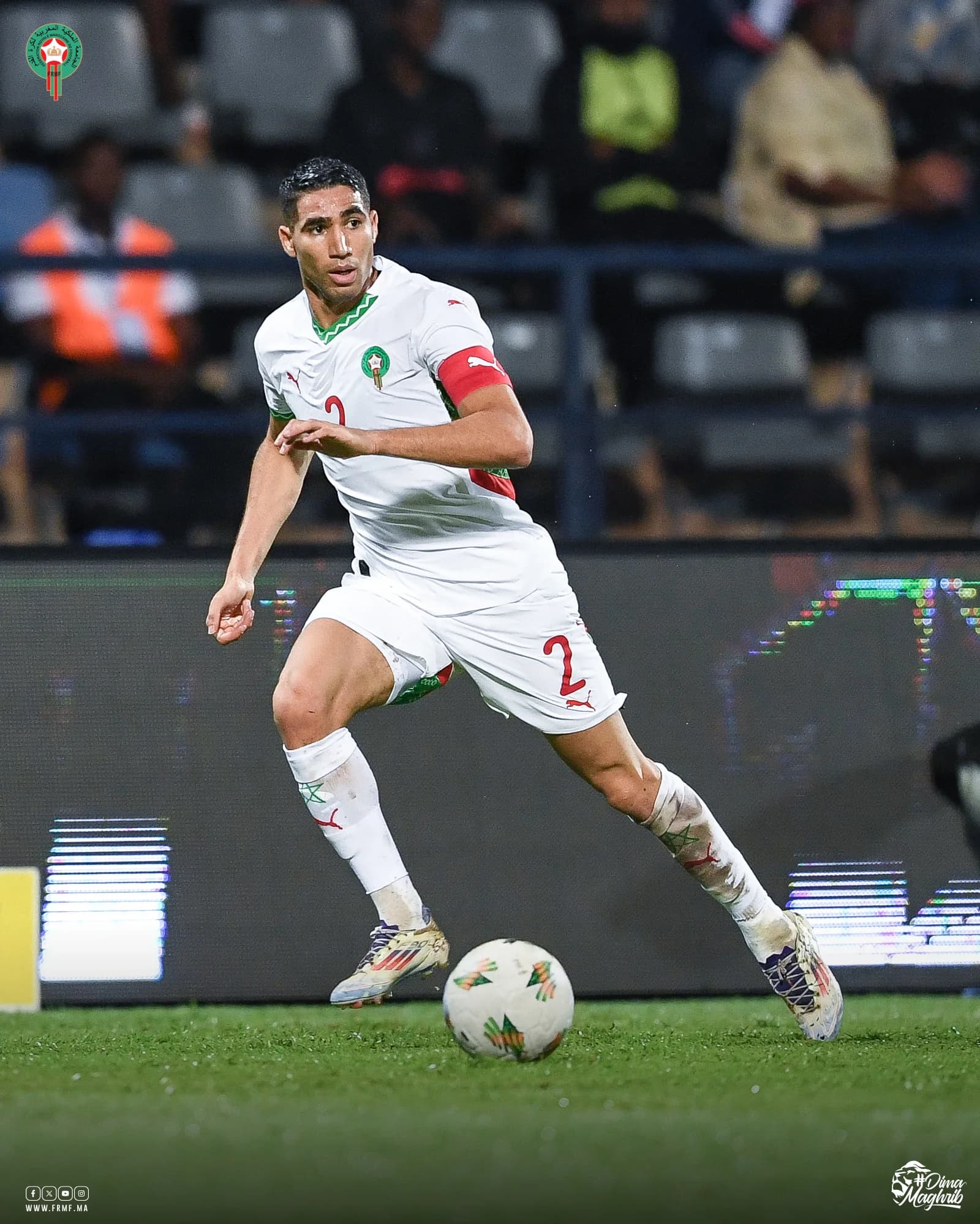 أشرف حكيمي يغادر معسكر المنتخب الوطني