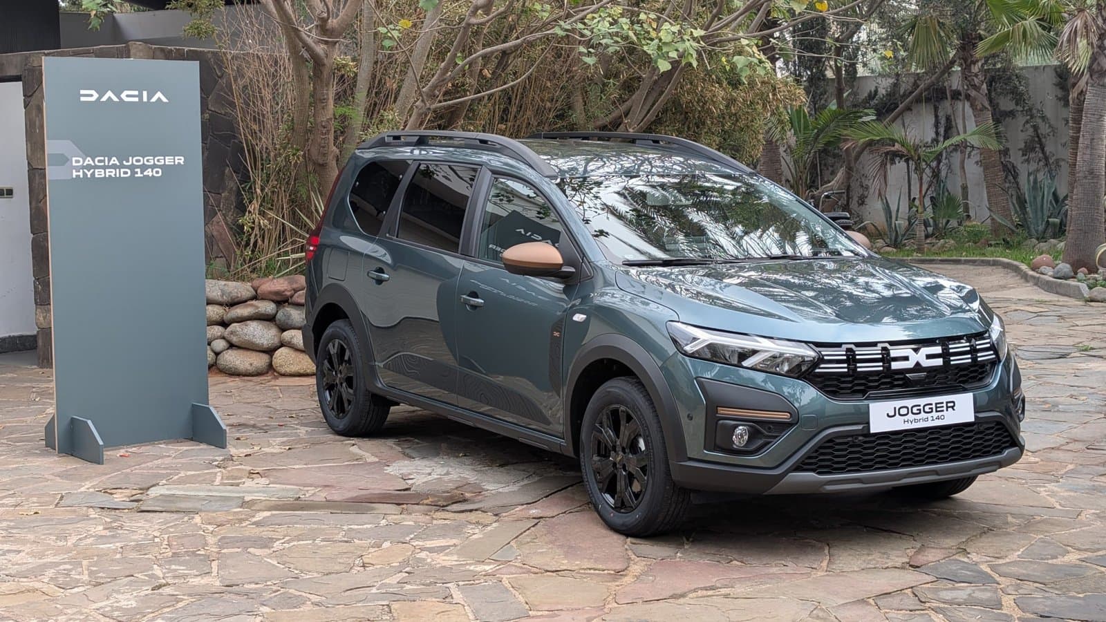 “داسيا” المغرب تطلق أول سيارة هجينة “Dacia Jogger Hybrid 140” محلية الصنع