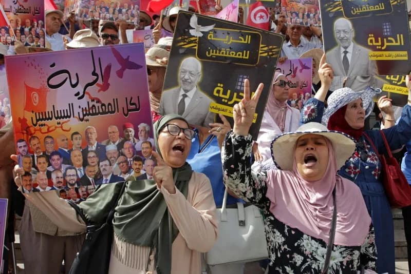 جبهة تونسية تدافع عن معتقلي الرأي