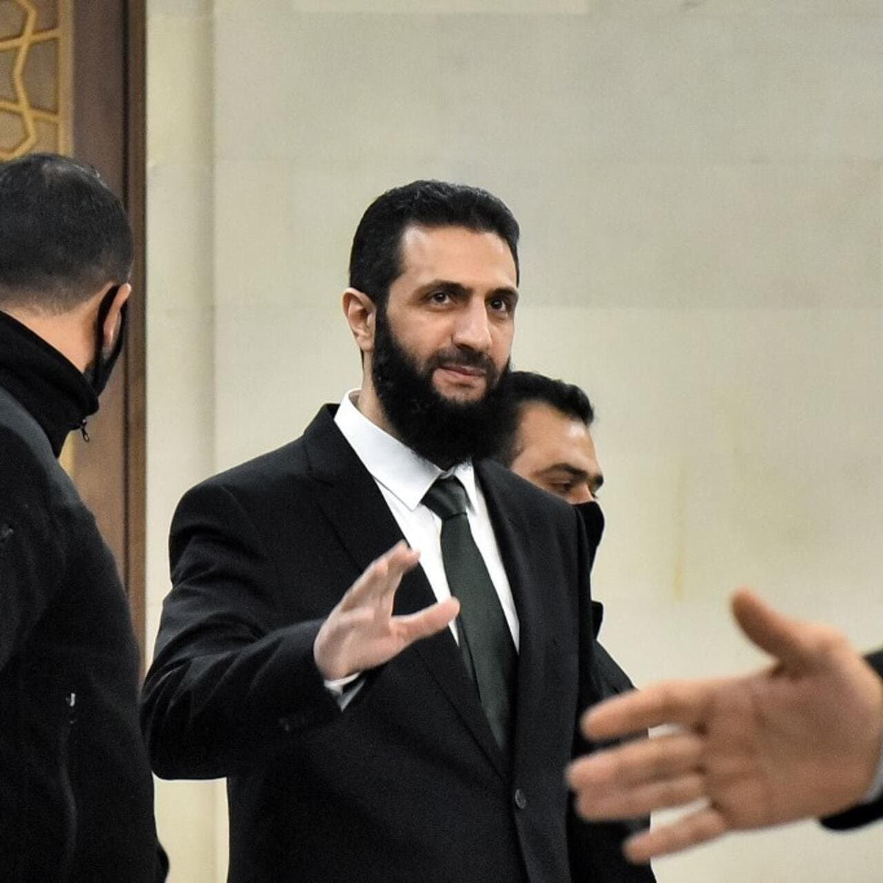 أحمد الشرع يهنئ ترامب ويدعو لتحسين العلاقات بين سوريا والولايات المتحدة