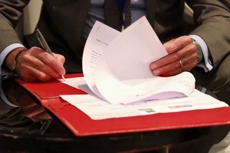 مكتب الصرف يحقق في ممتلكات عقارية لموظفين عموميين خارج المغرب