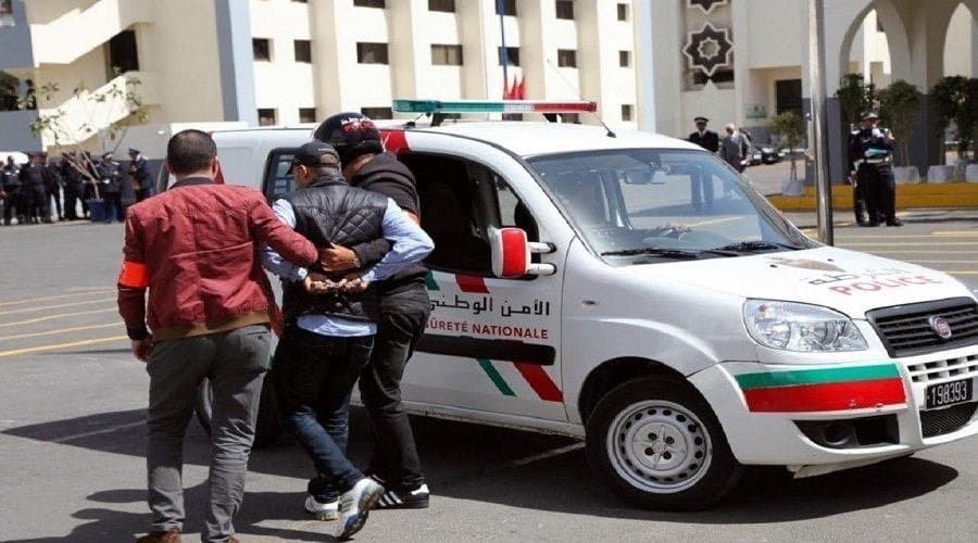 مراكش: توقيف شخص بحوزته مخدرات وأسلحة بيضاء