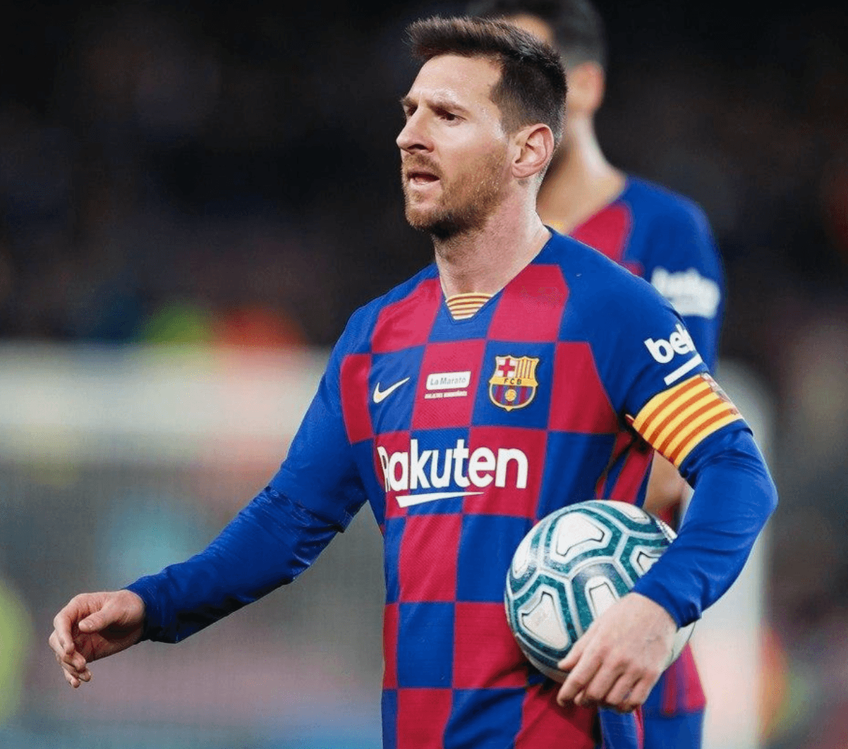 ليونيل ميسي يخطط للعودة إلى برشلونة في الصيف المقبل