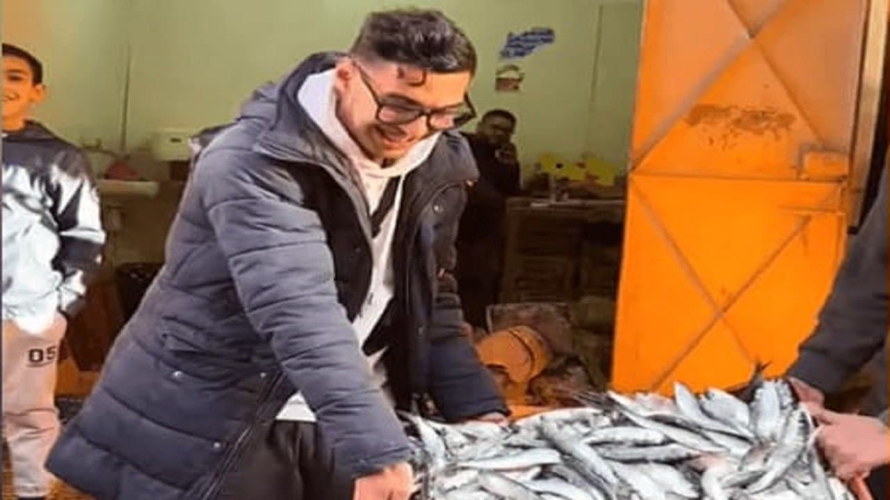 الوالي يعيد الاعتبار لبائع السمك