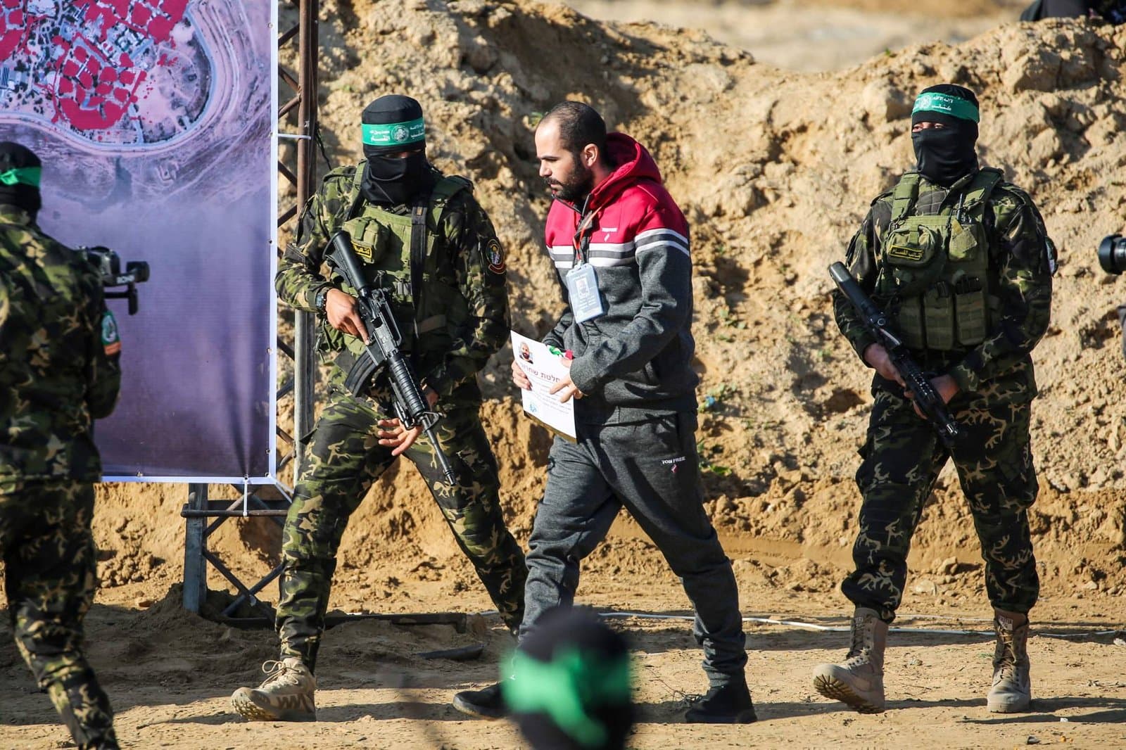الجيش الإسرائيلي يتسلم رهينتين من حماس